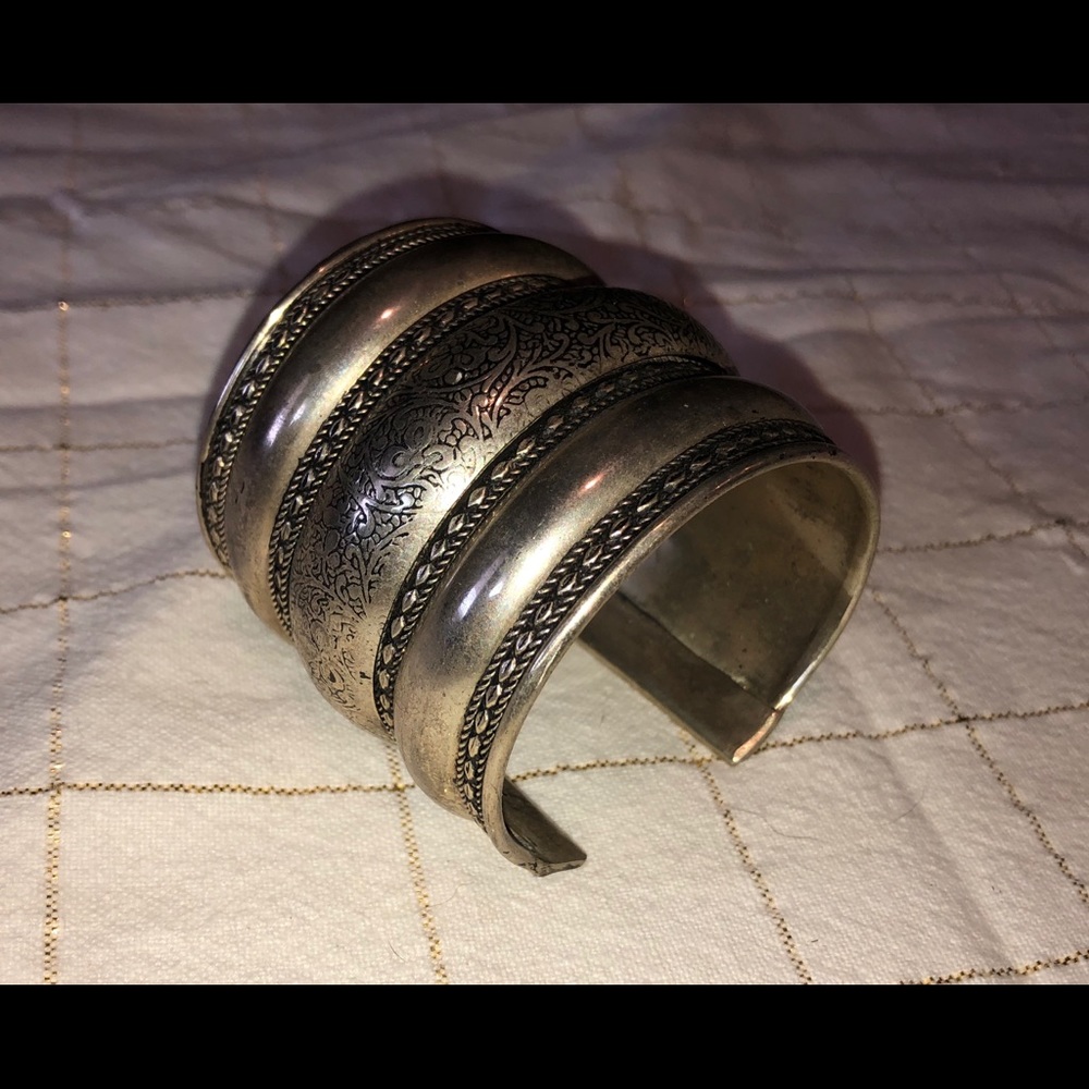 Gorgeous silver tone boho chic cuff bracelet